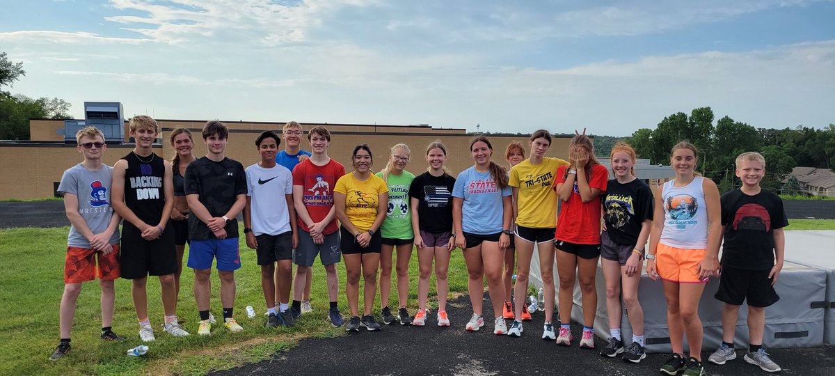 Summer Running Club had another stronger week! Their positive attitude and effort is showing every day!! Keep up the GREAT work  👍🏻
@AlhsRunning <a href="/TeganTindall/">Tegan Tindall</a> <a href="/EmONeal12/">Emma O’Neal</a> <a href="/jennrangel19/">Jennifer Rangel</a> <a href="/becker_merric/">Merric Becker</a> <a href="/aleemascarenas/">Aleesha</a>