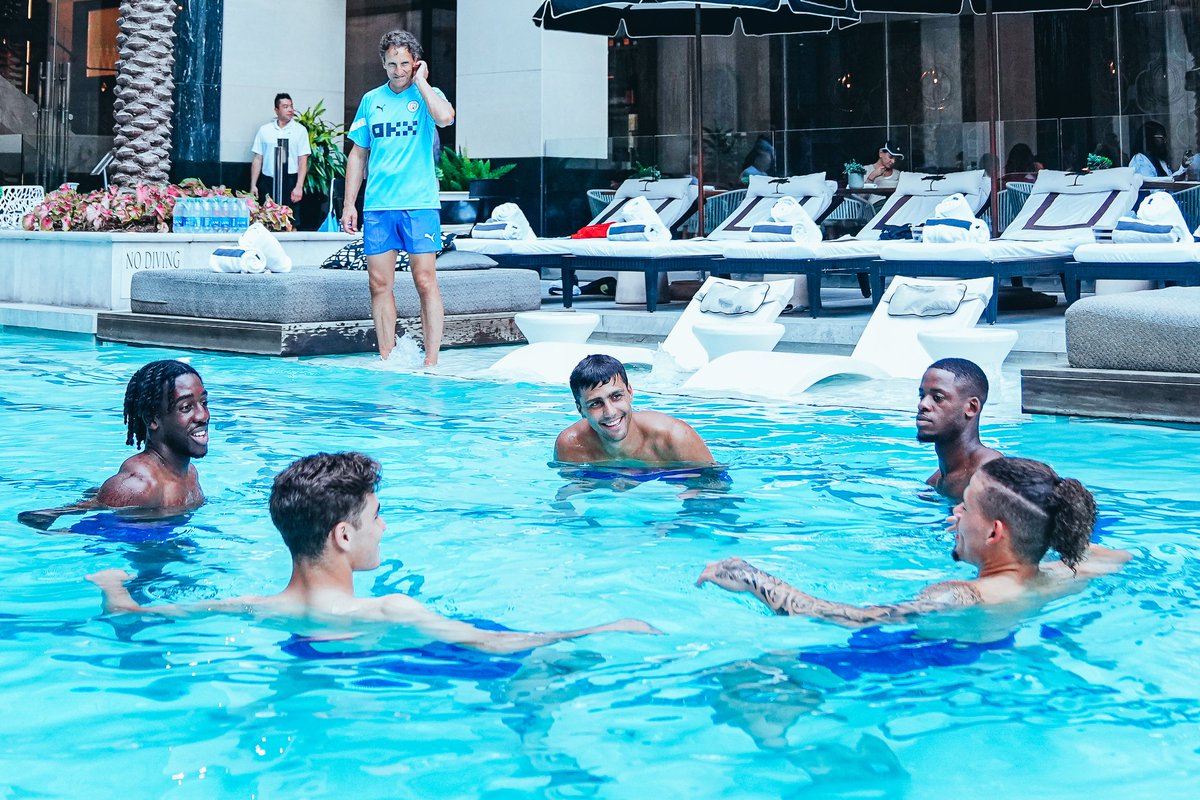 ManCity's tweet photo. Splash hits! 💧🏊

#ManCity https://t.co/yDsSreTW4t