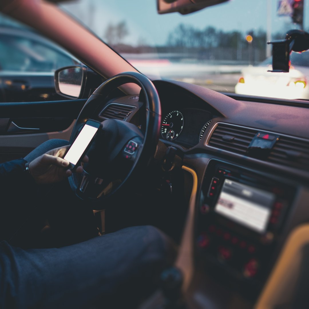 GrandcityAuto's tweet image. #NotSoFunFactFriday. A crash typically happens within an average of three seconds after a driver is distracted. According to the CAA, using an electronic device increases the chances of a collision when driving by 3.6 times. Please drive responsibly!