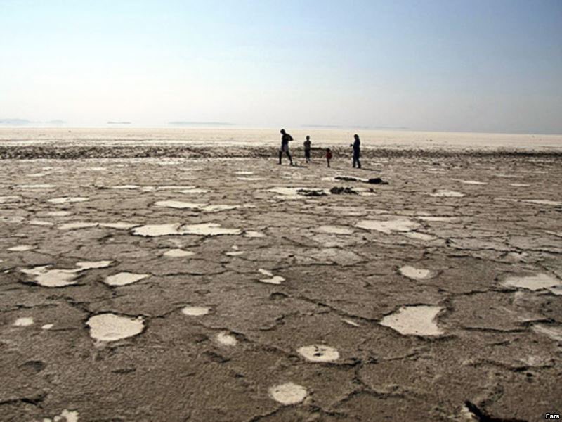 bemer_bahar's tweet photo. 🇮🇷Why is #Iran not preventing disaster?Thereby becomes the perpetrator of the #ecocide. 
#SaveUrmiaLake 

If #UrmiaLake completely dries up, a vast amount of salt will be released into the region resulting in an ecological, agricultural, not only in Azerbaijani cities of Iran…1/ https://t.co/Oj6XD8Fq8h