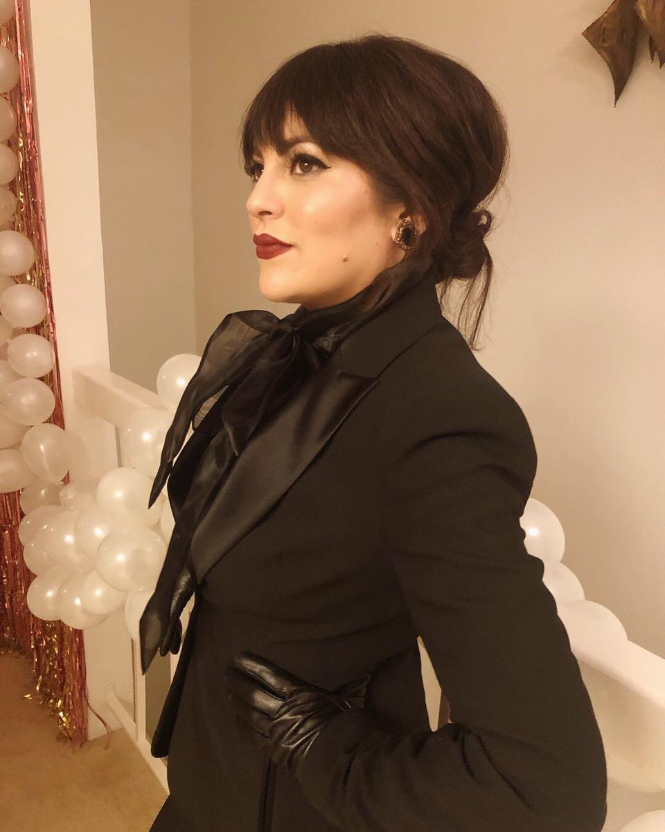 thisisgoodpod's tweet image. It doesn’t matter the event. Alex Zaragoza @byalexzaragoza will overdress! 

The latest episode covers the armor of overdressing, the pizazz of blue eyeshadow, and fat coochie problems. Out now! thisisgoodpod.com/episodes/overd…