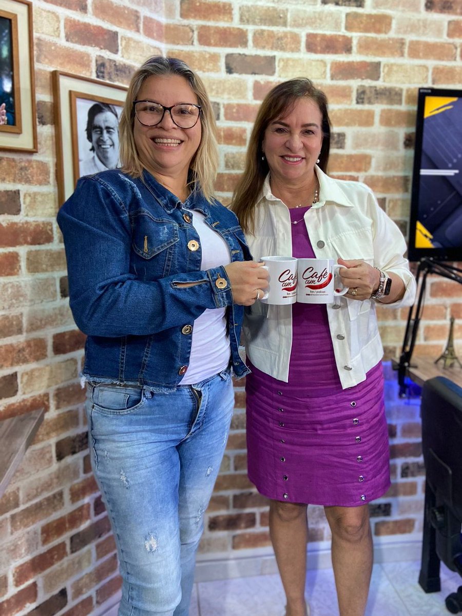 CarlosPimenta_'s tweet photo. Nesta sexta, 22/7, o Podcast #CaféComPimenta recebeu a Dra. Cláudia Borém para falar sobre #saúde, #política e um pouco de sua história, sendo ela uma das médicas mais renomadas de Minas.

#CaféComPimenta☕️🌶
#Podcast https://t.co/vHtua4HrF3