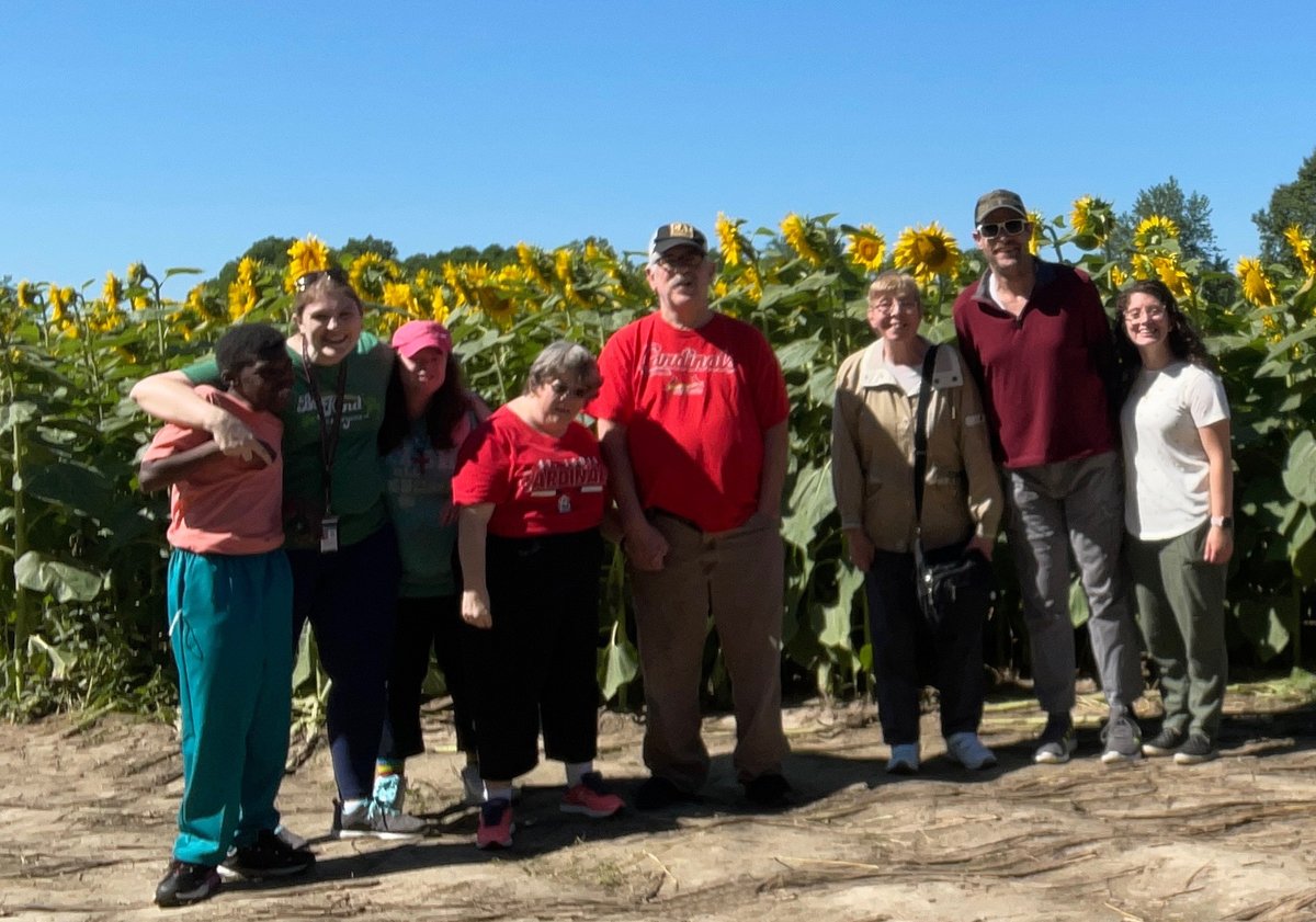 cwtcinc's tweet photo. Everybody has been talking about the sunflowers at Jubilee State Park! So are the consumers and staff! It's a beautiful site!
#adultswithdisabilities #inclusion #grateful #enjoypeoria #makingmemories https://t.co/7SlINbFTMB