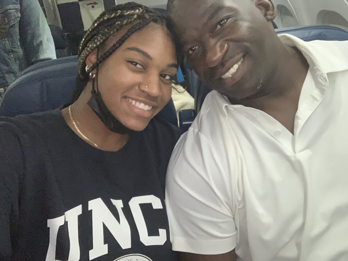 Excelspeed12's tweet photo. Wheels Up! Taking my #1 to college UNCG Bound. @MyaNoelWood1 #volleyball_player #soldiergirl @uncgvolleyball @soldiersports @UNCGVB https://t.co/sS0TWstZPi