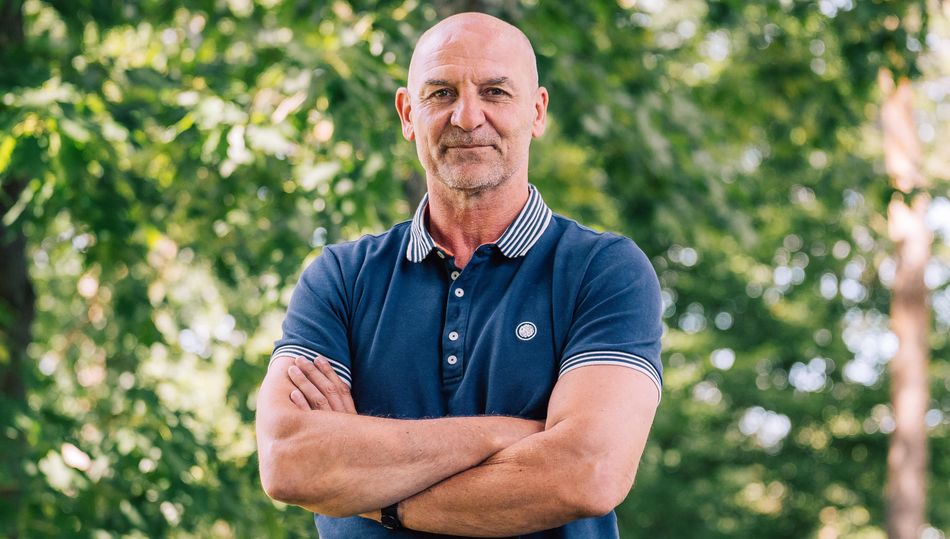 Arsenal legend Steve Bould: I had to get back... I missed the ‘magic hour’ after a victory! The new boss of Belgian club Lommel catches up with his old team-mate @martinkeown5 mailplus.co.uk/edition/sport/…