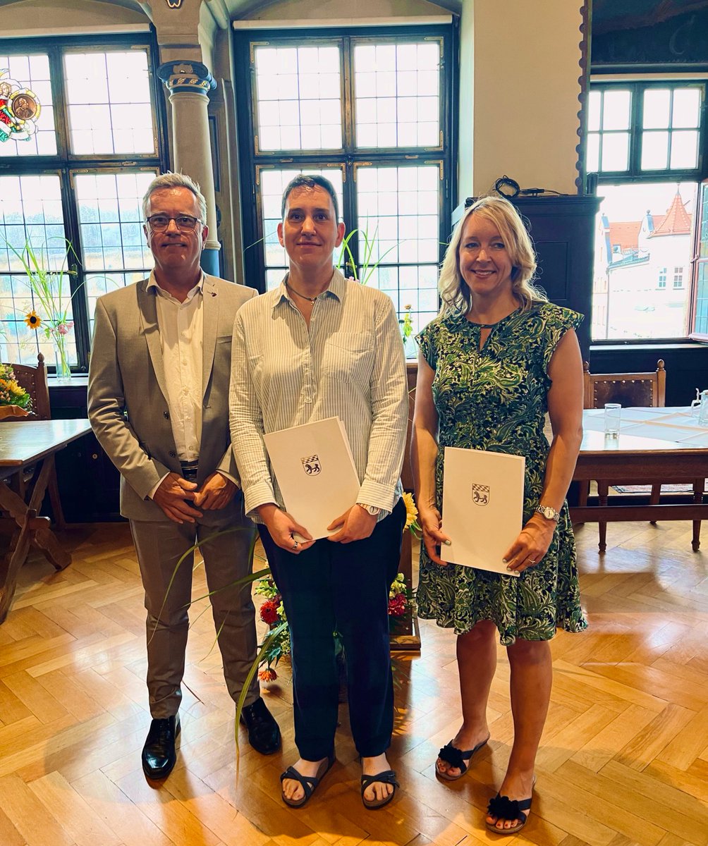 UhlenhautLab's tweet photo. Very honored to have received the #Wissenschaftspreis Weihenstephan from the city of #Freising together with @SDT_Coach for our work on hormonal control of hepatic metabolism #steroids #liver @TU_Muenchen π₯π§¬ππͺπ https://t.co/JJaLa5fY7p