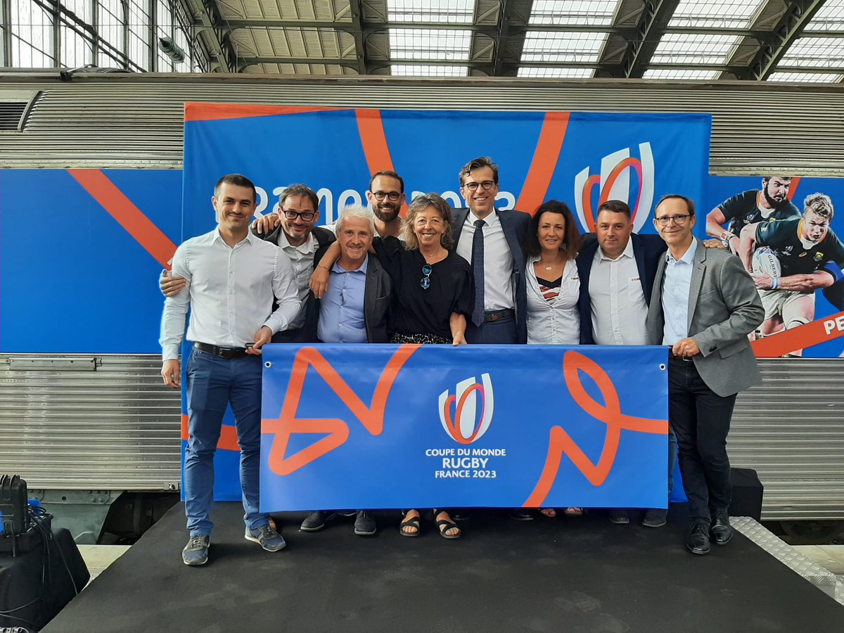 GroupeLOXAM's tweet photo. [#RWC2023] Le train #france2023rugbytour a été inauguré ce matin en gare de @lillefrance 🎉#LOXAM a eu l'immense joie de participer à ce lancement. Jusqu'au 12/11, le train-expo @France2023 réalisera 51 escales à travers la France, les équipes LOXAM seront présentes tout du long https://t.co/a366R1qGAK
