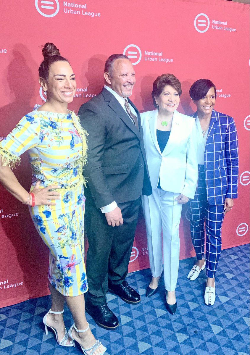Behind the scenes shot with friends & partners ⁦@NatUrbanLeague⁩ Conference today. Congrats to ⁦@MARCMORIAL⁩ for impressive gathering of speakers & leaders taking on key issues. 👏🏽 Adelante‼️ ⁦@KeishaBottoms⁩ ⁦@CBSMMiller⁩ #NULConf22