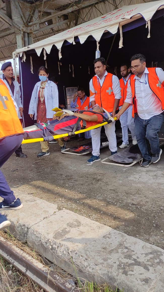 drm_umb's tweet photo. Mock Drill by the team of NDRF in the Defence Siding serving by Ambala Station 
@GM_NRly @RailMinIndia @RailwayNorthern https://t.co/UA6iNQ7O4A