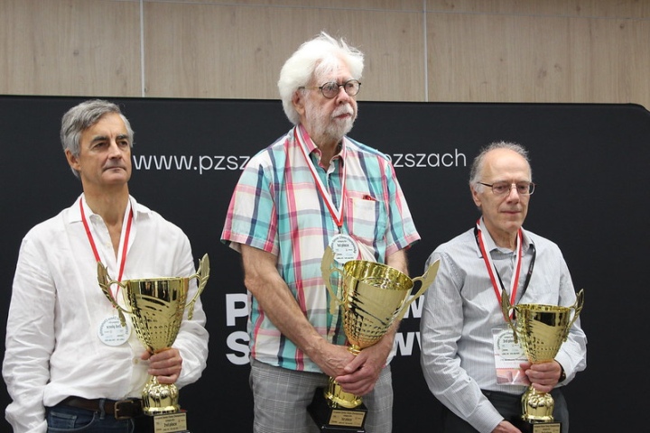 Lewisham Chess Club (@lewishamchess) on Twitter photo Local rivals include <a href="/CharltonChess/">Charlton Chess Club</a>; 7/22 one of their many titled players, Tony Stebbings stood on the winners' rostrum (on lhs of winner) after <a href="/FIDE_chess/">International Chess Federation</a>' bWorld Senior (65+) Championship, 3rd on tie-break. 2nd was Brit TD Chapman (#Cavendish club) fide.com/news/1862 Local rivals include <a href="/CharltonChess/">Charlton Chess Club</a>; 7/22 one of their many titled players, Tony Stebbings stood on the winners' rostrum (on lhs of winner) after <a href="/FIDE_chess/">International Chess Federation</a>' bWorld Senior (65+) Championship, 3rd on tie-break. 2nd was Brit TD Chapman (#Cavendish club) fide.com/news/1862