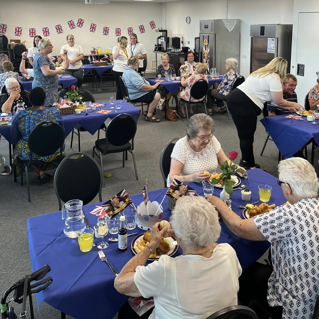 LincatLtd's tweet photo. Charity lunch for a local community centre, fish and chips followed by sticky toffee sponge 😋 #Vortech #LincatCombi #induction #charity #Nisbets https://t.co/BPwlbDU571