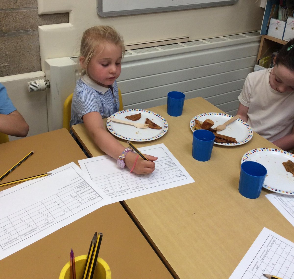 ShelleyFirst's tweet photo. Pupils participated in a taster session earlier this week. They rated food that will be on the lunch time menu in the Autumn term and gave feedback to our catering team. Thank you @Academy_Food_UK 
#schoolmeals #healthylunch #pupilvoice https://t.co/Oep7eLkhjp
