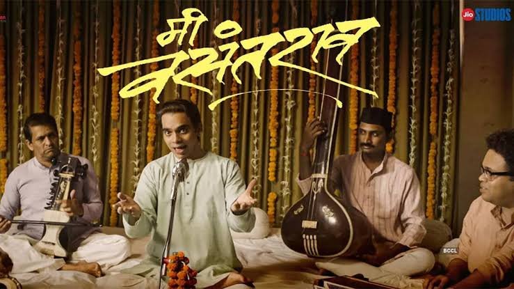 KunalCh2100's tweet photo. "Story is what Matters" #Marathi Films proved it again #गोष्ट_एका_पैठणीची wins #BestFilm & #Rahul_Deshpande wins #Best_Singer for his celestial voice for #मी_वसंतराव. Whereas Bollywood's Hindi-cum-Punjabi films with stories copied, didn't get them any. #NationalFilmAwards2022 https://t.co/hP9T0mJJom