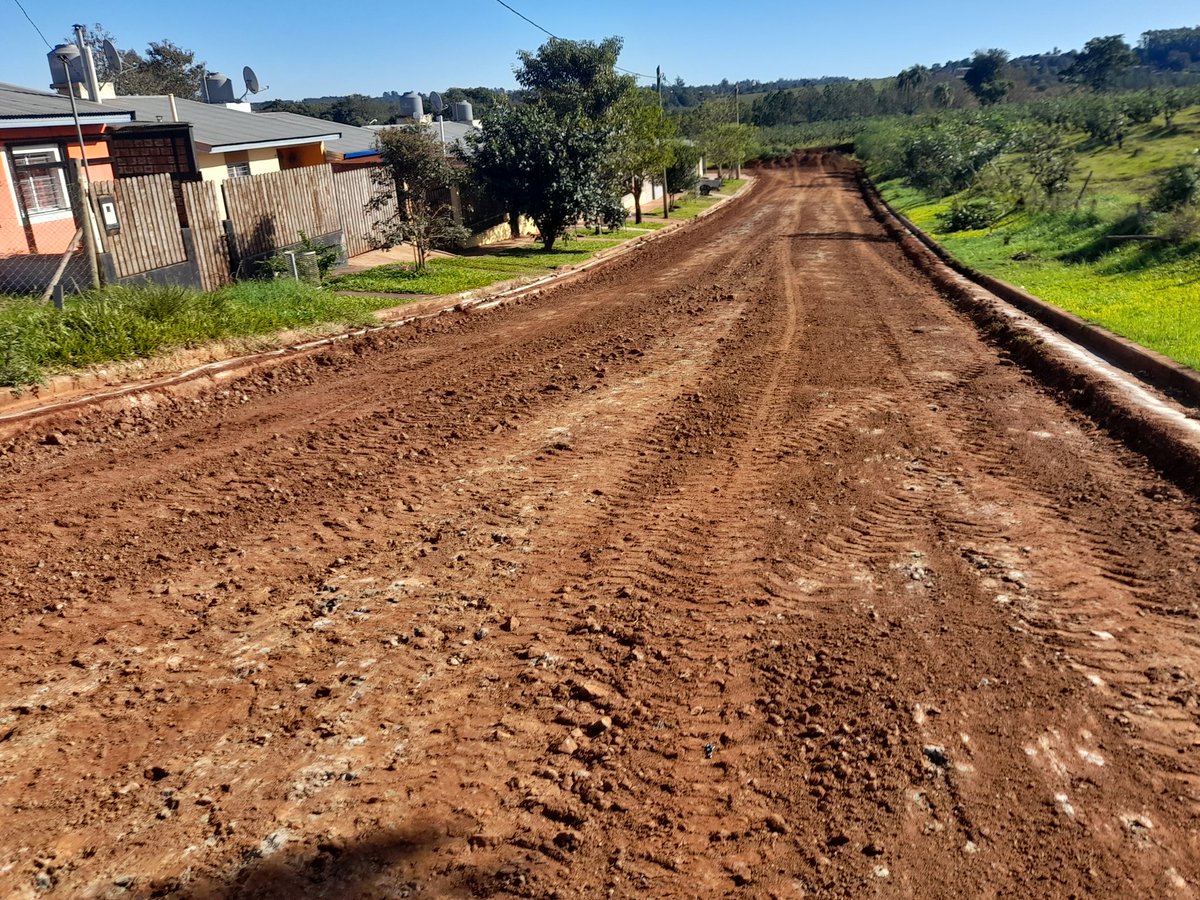 salto_encantado's tweet photo. Se dio inicio a la obra de EMPEDRADO, CORDON CUNETA Y BADENES en el Barrio 60 Viviendas 
#GestionAndresPodkowa https://t.co/wl2J2qxwFL