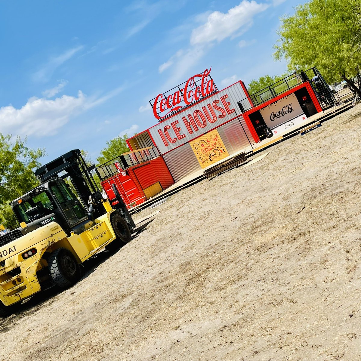 まなみ tweet media