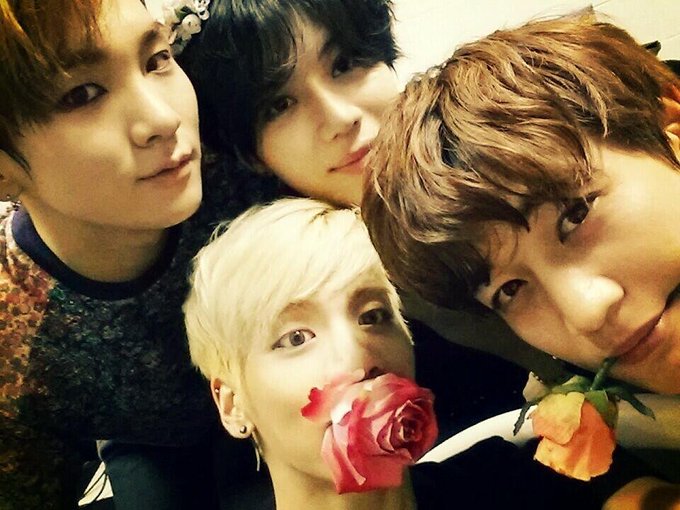 Aka7Chan's tweet photo. @jo_greig And nobody in the world will ever make me feel ashamed from showing my love and respect for #Taemin and his #SHINee family either! And for me, as for all true #shawols? #always5 <3 <3 <3 <3 <3 https://t.co/zwENess3g4