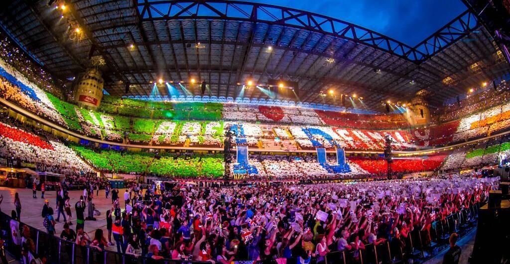 mustbelalalove's tweet image. “directioners are legends and legends never die” #12yearsofonedirection