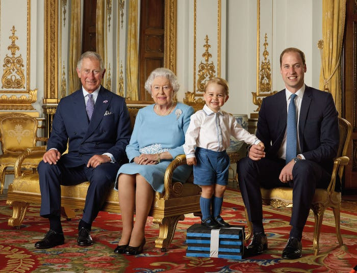 lovefamilywales's tweet image. Prince George, aka the birthday boy, will be King after his dad so it’s common for him to be on generational pics like these ones from 2013, 2016 and 2019 👑 The Queen doesn't have to worry because the Crown is safe in the heads of her son, grandson and great-grandson 💙💙💙💙