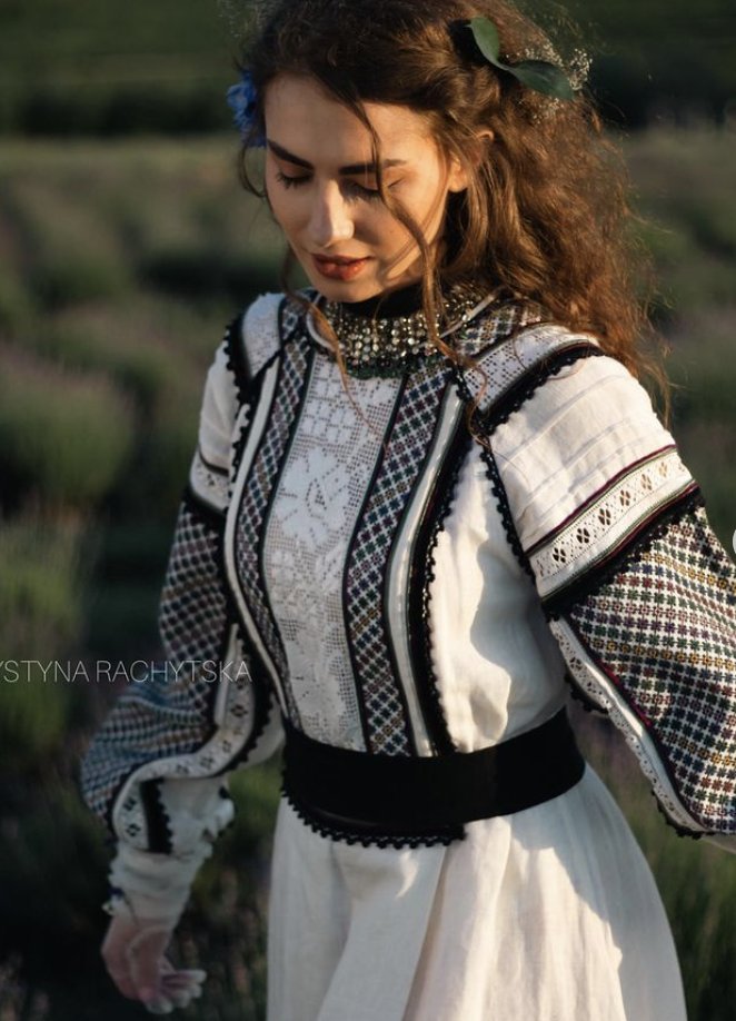 Fancy a dress (or shirt) from #Ukraine that (amazingly) doesn't cost a fortune? Email Khrystyna Rachytska-- she takes your measurements and makes a bespoke extraordinary piece that you will love forever (she makes men's shirts as well). Global shipping.

k.rachytska@gmail.com