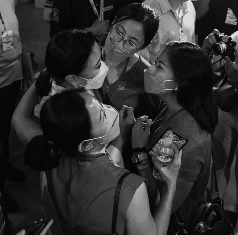 triciavisible's tweet photo. the #robredos always in all ways!! https://t.co/RRmpZk87tb