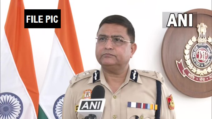 Delhi Police Commissioner prohibits flying of sub-conventional aerial platforms like para-gliders, para-motors, hang-gliders, UAVs, UASs, microlight aircrafts, remotely piloted aircrafts, quadcopters &amp; others over the jurisdiction of NCT of Delhi on Independence Day Celebrations