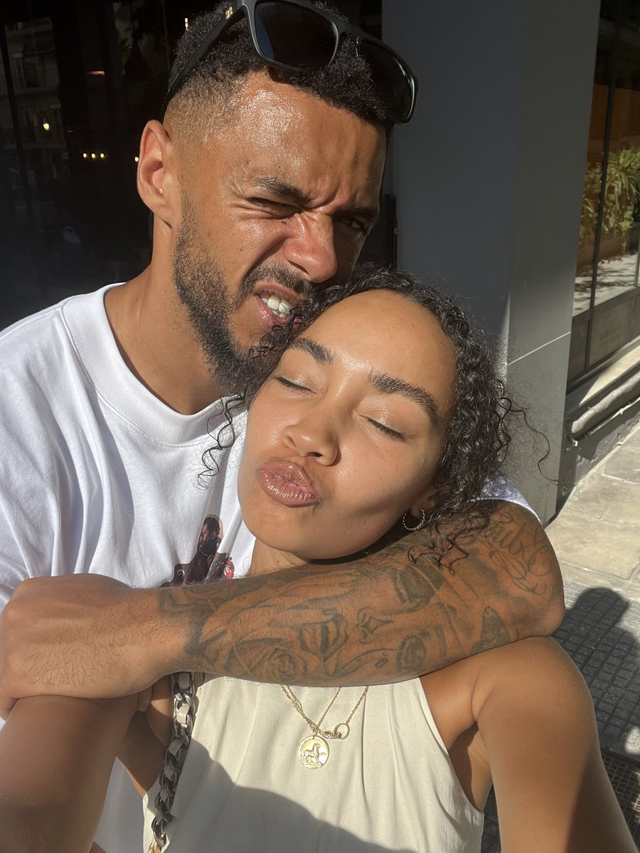 LeighAnneMusic's tweet image. Had to join in! 🥹❤️ love you guys man #leigonselfies