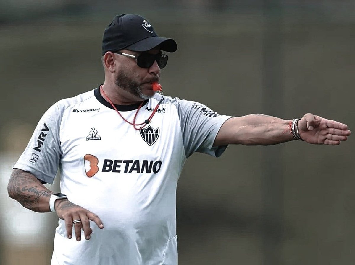 dataref_ar's tweet photo. 🇦🇷 Antonio Mohamed fue despedido de Atlético Mineiro:

◉ 45 partidos.
◉ 27 victorias, 13 empates y 5 derrotas.
◉ 77 goles a favor y 36 en contra.
◉ 21 vallas invictas.
🏆 Campeonato Mineiro y Supercopa de Brasil.
✅ Clasificado a cuartos de la Libertadores. https://t.co/qvLyY5IJNE