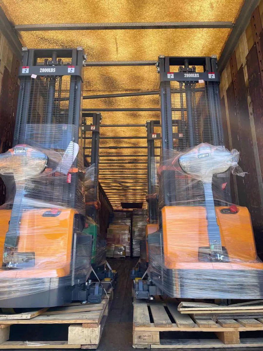EKKOlifts's tweet photo. The #EOP68 #EK14 and #ER15 being delivered to our happy customer! These units sell out FAST, Contact us for your local dealer! https://t.co/WHEJyJileT 877-232-6517 | info@ekkolifts.com #ekkolifts #forklifts #orderpicker #forklifttruck #electricforklifts #scissorlifts https://t.co/ARRpdpybKC