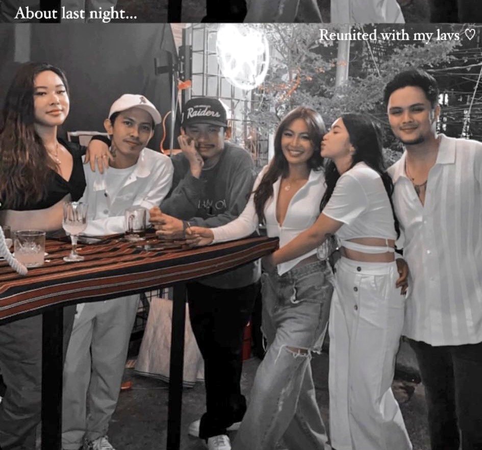 ninarome0's tweet photo. Kaya pala ang happy happy nya kagabi! Ang gaan ng aura nya kapag naghahang out with friends. And her hair suits her! Ang blooming!

Nice to see her with her OGs.
Nakabalik na rin pala si Kim.

📸mika https://t.co/vsMpfACdmJ