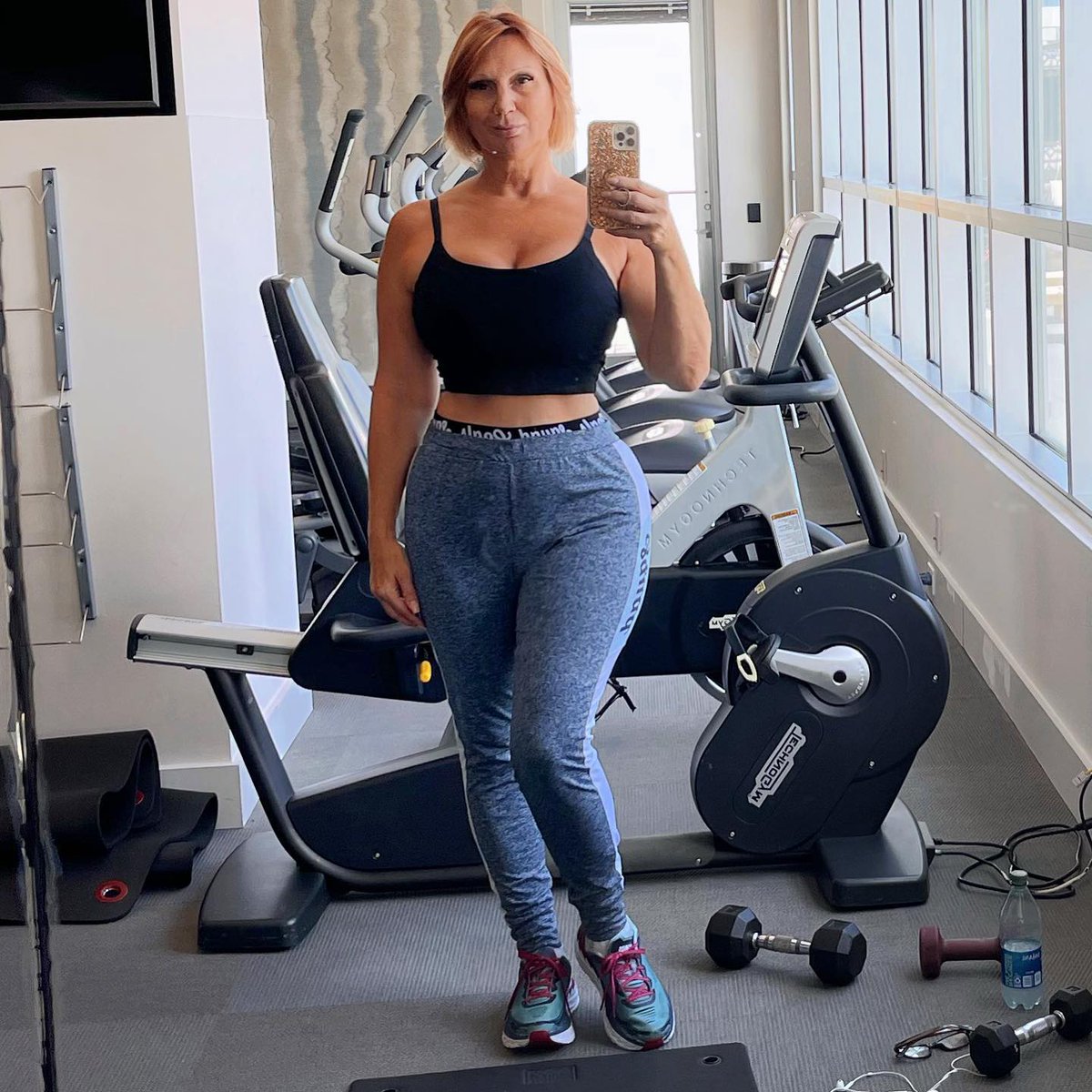 iacynthiaacosta's tweet photo. You don’t just wake up and become a butterfly… Growth takes progress. Rest if you need to but just don’t ever quit. Comment below if you are not the same⬇️
#iamnotthesame #noquitting
#nolimits #thegirlcantrade
#redhead #nft #crypto #houston #orlando https://t.co/qk7J4VJOnb