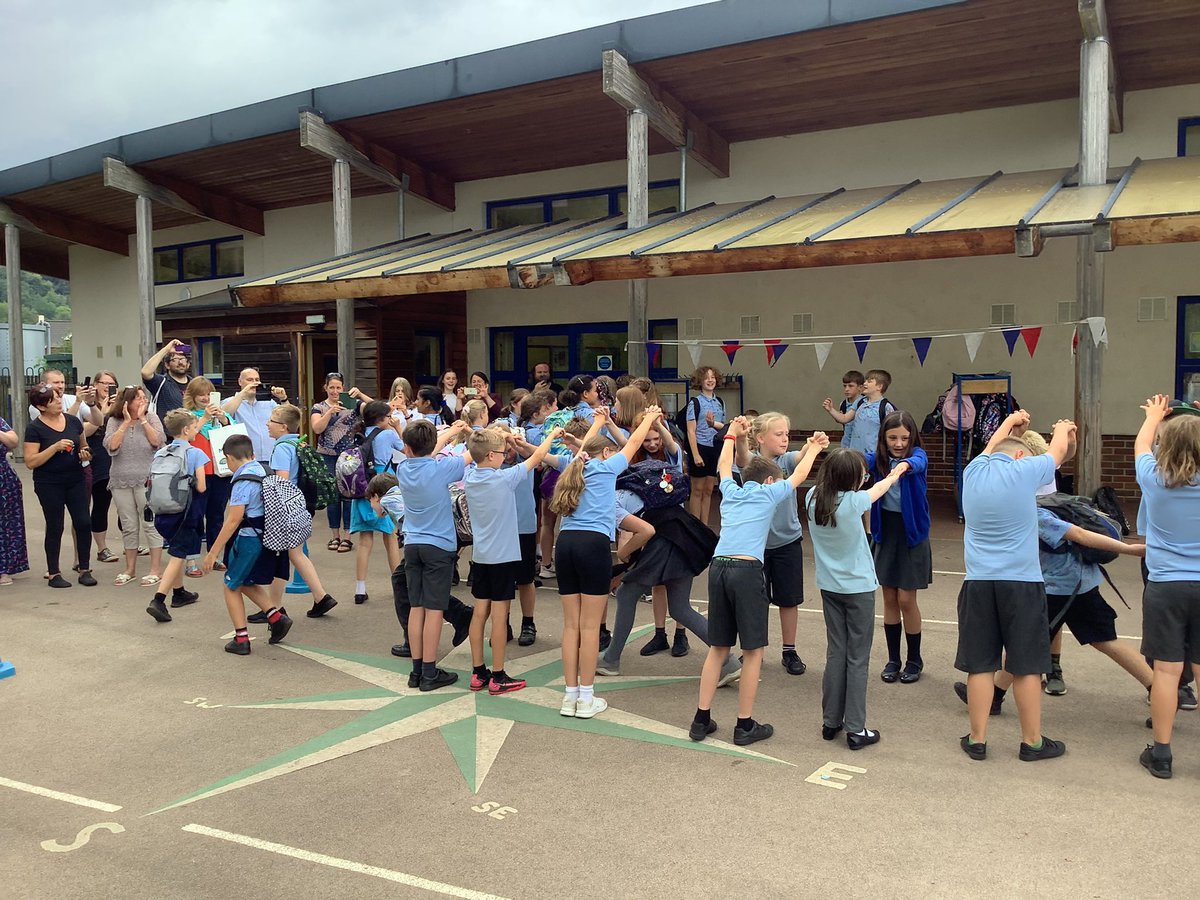 LlanfoistPri's tweet photo. The whole school wished a fond farewell to Year 6 with our annual guard of honour. Dosbarth 6 you have been a pleasure to teach, we all wish you all the best for your future endeavours.  #AmbitiousCapable #HealthyConfident https://t.co/0NdOLtrW3X