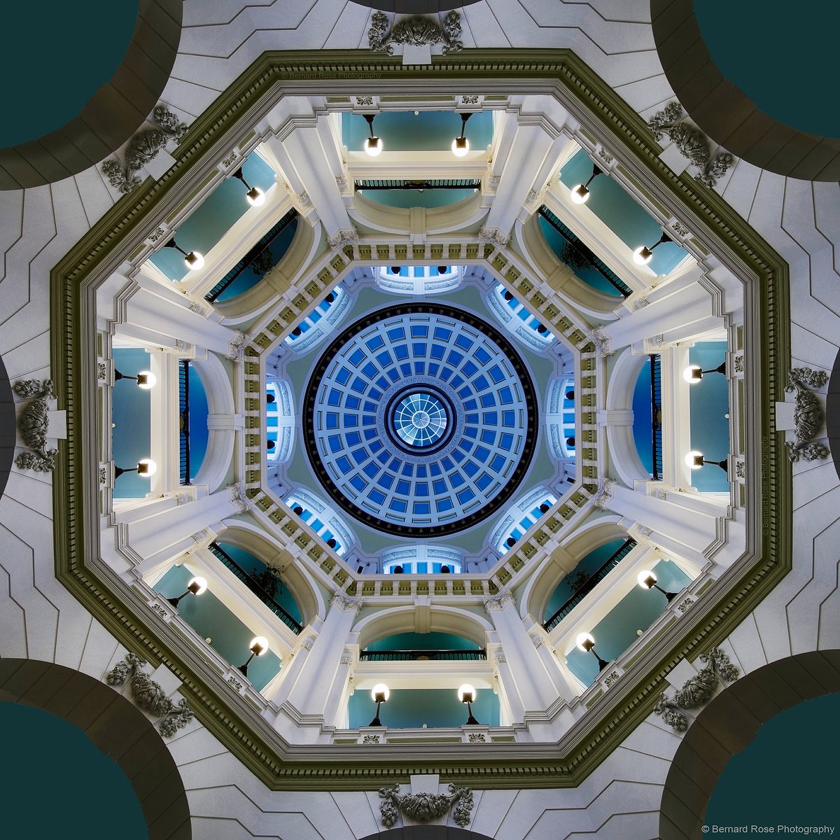 BRPimages's tweet photo. Looking Up...The Dome of The Port of Liverpool Building #Liverpool #PortofLiverpoolBuilding #symmetry @angiesliverpool @YOLiverpool https://t.co/XPPd0wo2uA