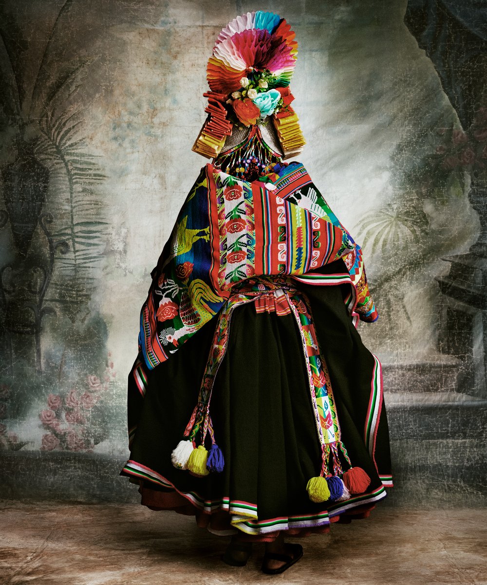 #AltaModa To celebrate Peru’s Independence tomorrow, we are sharing Mario Testino’s photographic archive on Peru. Visit the complete series at peru.mariotestino.com #Peru