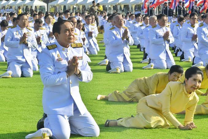 ไปประเทศอื่น = เข้าใจว่าคนเท่ากัน
อยู่ประเทศตัวเอง = ลืม