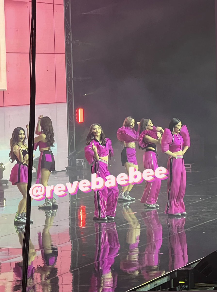 revebaebee tweet picture