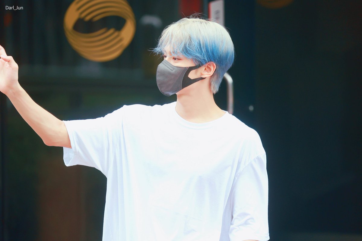 Darl_Jun6's tweet photo. 220722 뮤직뱅크 중퇴 

오늘의 준휘는 여름의 산들바람 같았어 🦋

#SEVENTEEN #세븐틴 #준 #JUN #文俊辉 https://t.co/wIzpPdZb03