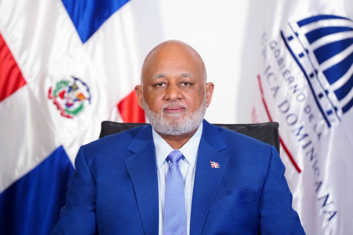 CInternaminerd's tweet photo. El ministro de Educación de la República Dominicana (MINERD), Roberto Fulcar recibió este viernes  la presidencia Pro tempore de la Coordinación Educación y Cultural Centroamericana (CECC) y del Sistema de la Integración #laeducacionsetrasforma #educaciondecalidad https://t.co/lxT6Qp0Pr8