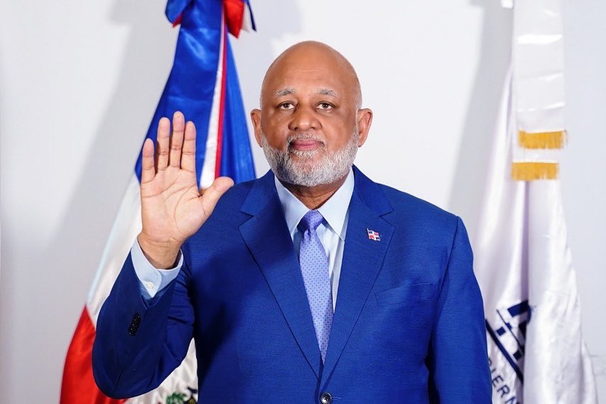 CInternaminerd's tweet photo. El ministro de Educación de la República Dominicana (MINERD), Roberto Fulcar recibió este viernes  la presidencia Pro tempore de la Coordinación Educación y Cultural Centroamericana (CECC) y del Sistema de la Integración #laeducacionsetrasforma #educaciondecalidad https://t.co/lxT6Qp0Pr8