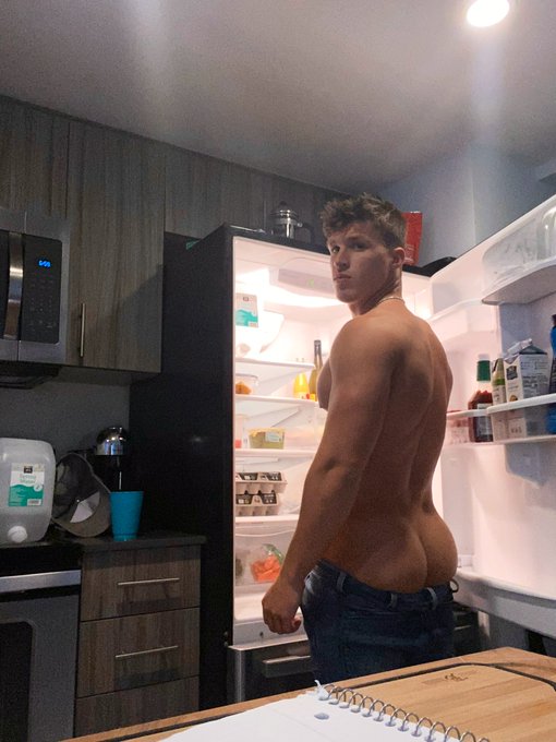 im hungry 🥱 https://t.co/3skQkhVi5F