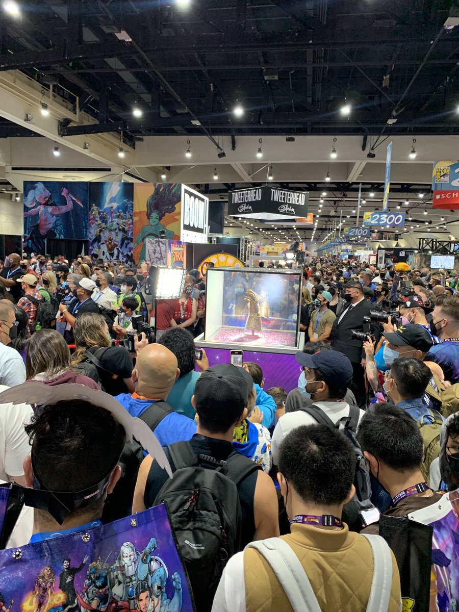 DAPs_Magic's tweet photo. Just revealed at the Marvel booth at #SDCC2022… the Gauntlet and Infinity Stones in actual 150 carat gemstones!
#dapsmagiclive https://t.co/LhRdsSDPjn