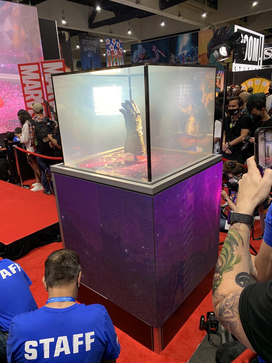 DAPs_Magic's tweet photo. Just revealed at the Marvel booth at #SDCC2022… the Gauntlet and Infinity Stones in actual 150 carat gemstones!
#dapsmagiclive https://t.co/LhRdsSDPjn