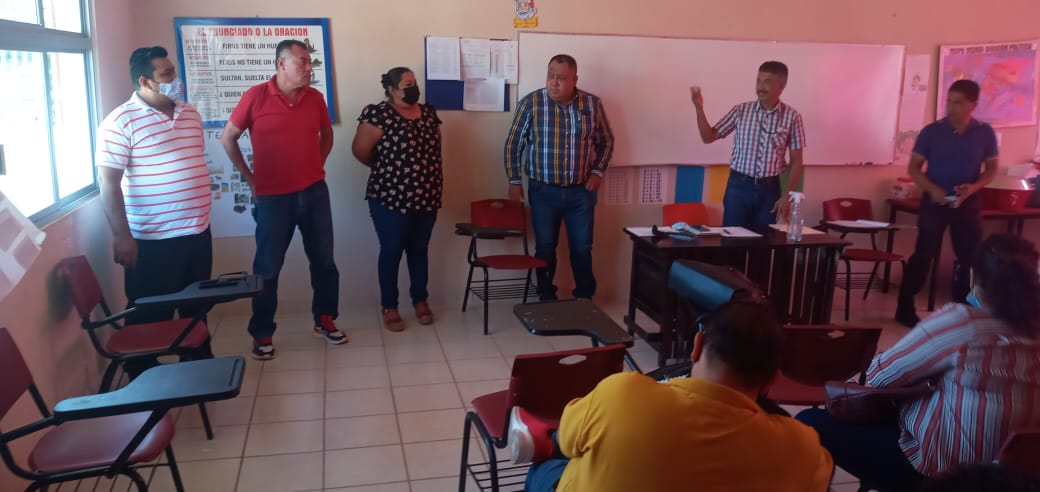 sitet_tabasco's tweet photo. Reunion sindical Centla DS-Prim 079, Presidiendo la reunión, el Profr. Ricardo López Frías, Secretario de Servicios Médicos ISSSTE,  Cruz Hernández Sánchez, enlace de Centla y el Profr. Adalberto Rodríguez de la Cruz enlace Municipal. https://t.co/b7MpMYy0d9