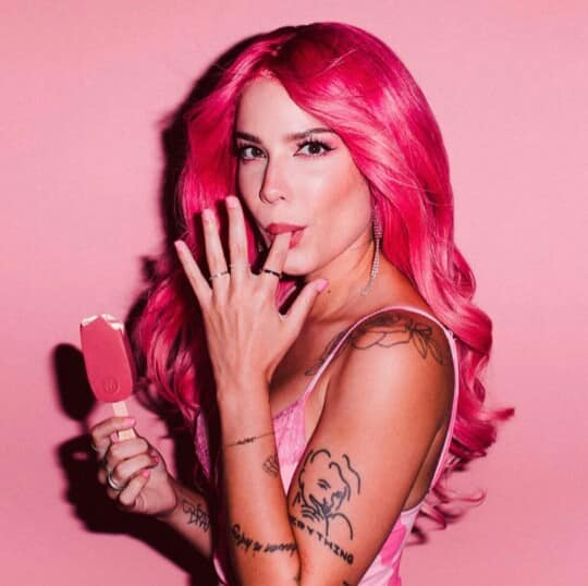 jkmysafehome's tweet photo. “Army no es un Fandom tóxico, solo protegen  a sus chicos de quien los puede dañar y con mucha razón ya que es un grupo del que se han aprovechado de muchas maneras”.
                                         —HALSEY https://t.co/ByoUrFQT4e