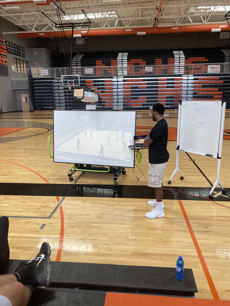 Coach Strickland teaching Dribble Drive Offense ⁦<a href="/WYOcoaches/">Wyoming Coaches Association</a>⁩ clinic.