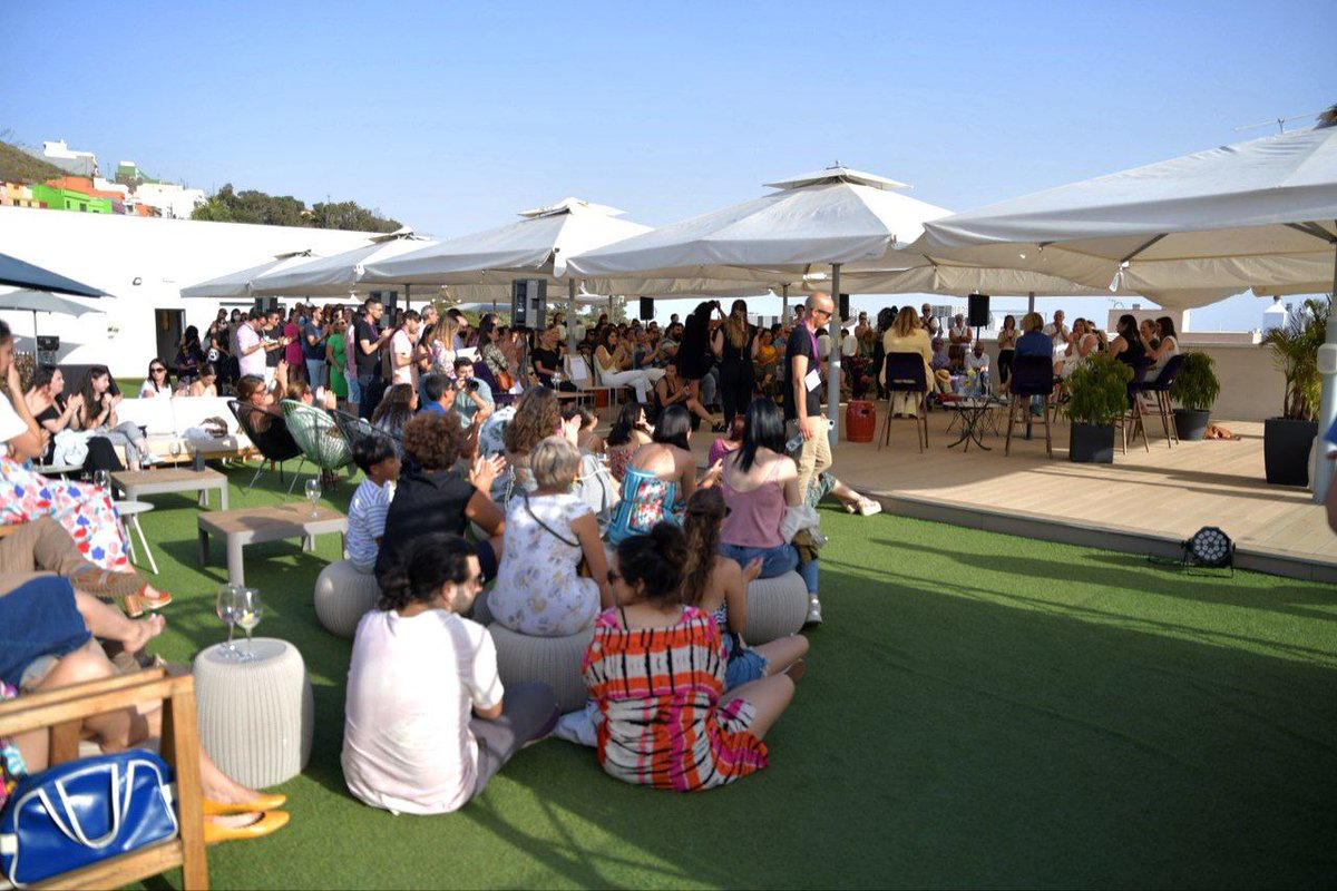 Qué bonito ha sido celebrar este acto con la militancia de <a href="/PodemosCanarias/">Yesid</a> junto a <a href="/Pam_Angela_/">Ángela Rodríguez Pam 🏳️‍🌈 ♀️</a>,  <a href="/laurafuentesveg/">Laura Fuentes Vega💜✊🏾</a>, <a href="/noepmp/">Noemí Santana Perera</a>, <a href="/VickyRosell/">Mª Victoria Rosell Aguilar</a> y <a href="/WallaceCeci/">Ceci Wallace</a> 💜 Gracias por vuestro compromiso con las políticas feministas y la justicia social. Seguimos✊