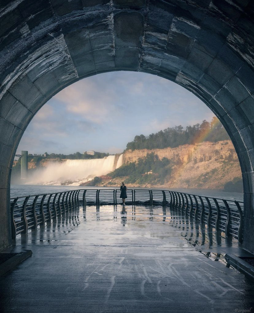 kanoseworthy's tweet photo. This stunning image was captured by talented photographer @ArgenElezi That's me 🥰standing in awe of this spectacular natural wonder, on the platform of The Tunnel, our newest experience at our must-see attraction, the @NiagaraParks Power Station. It is as magical as it looks! 🌈 https://t.co/hUBf6bBadA