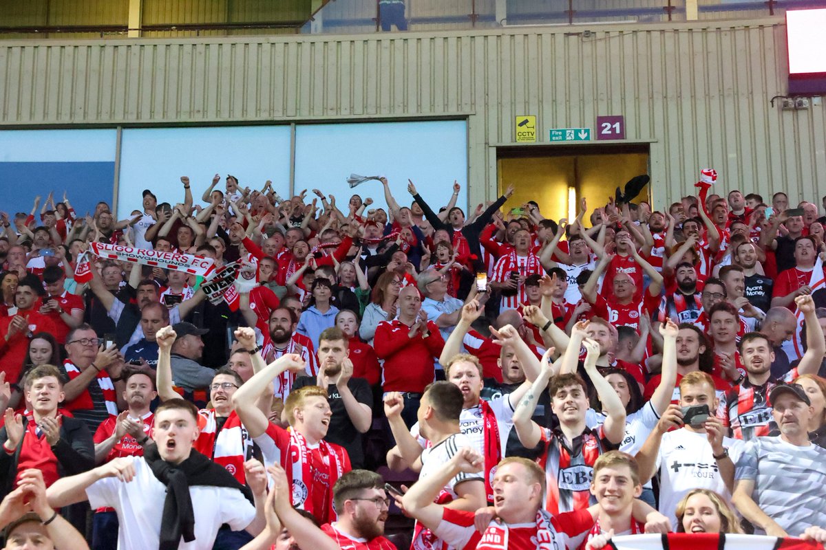 ColinTed_Davis's tweet photo. One of the best nights of my life #WellMudder @sligorovers @BitORedTrust @SRFC_DSC @Aaron_Jones1_ @AaronDa51160077 https://t.co/zrNCd2VbsD