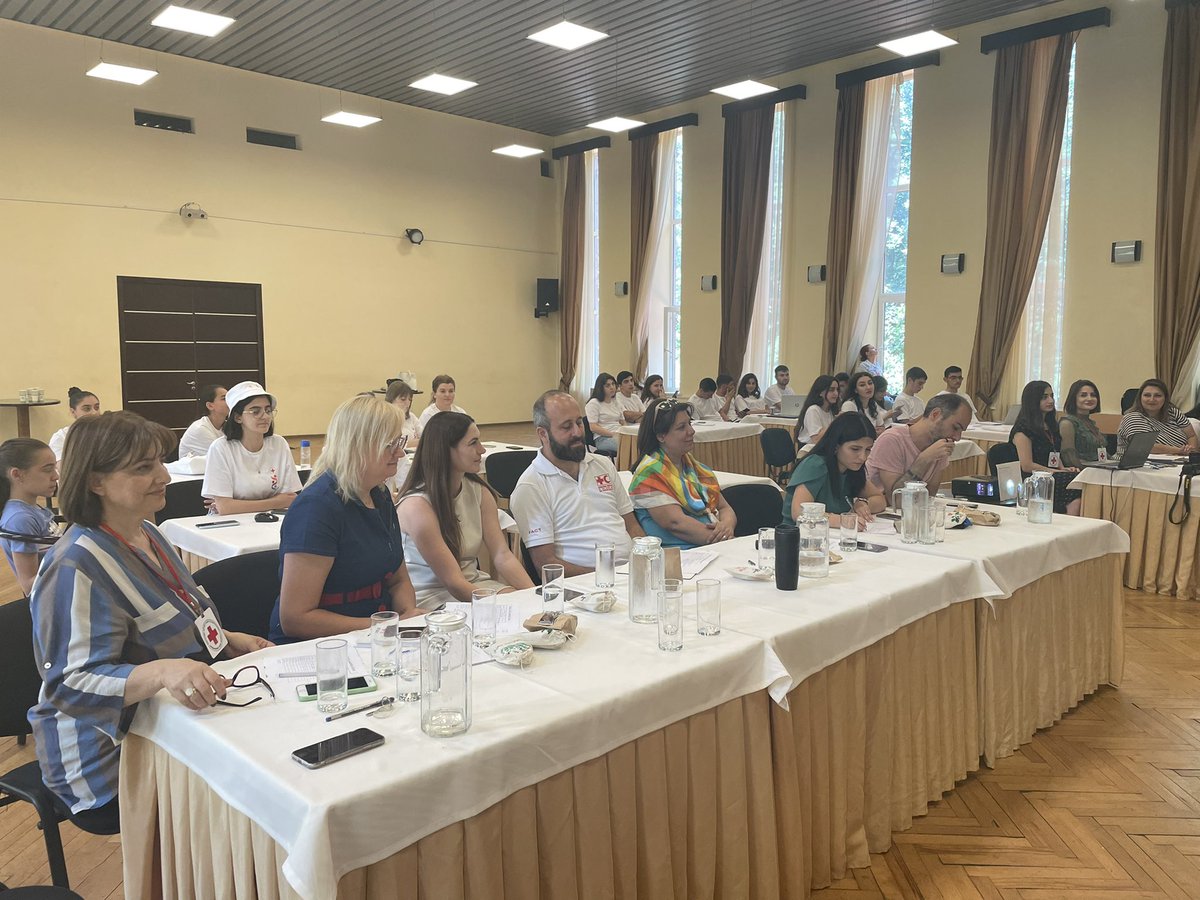 hichamdiab's tweet photo. Today I had the privilege to join @RedCrossArmenia Youth &amp; Leadership Academy. 20 incredible #Volunteers were shortlisted (out of 600 applicants) pitching for projects &amp; initiatives, and 12 will receive seed grants to include in national Society programmes https://t.co/eoE3eCpg8G