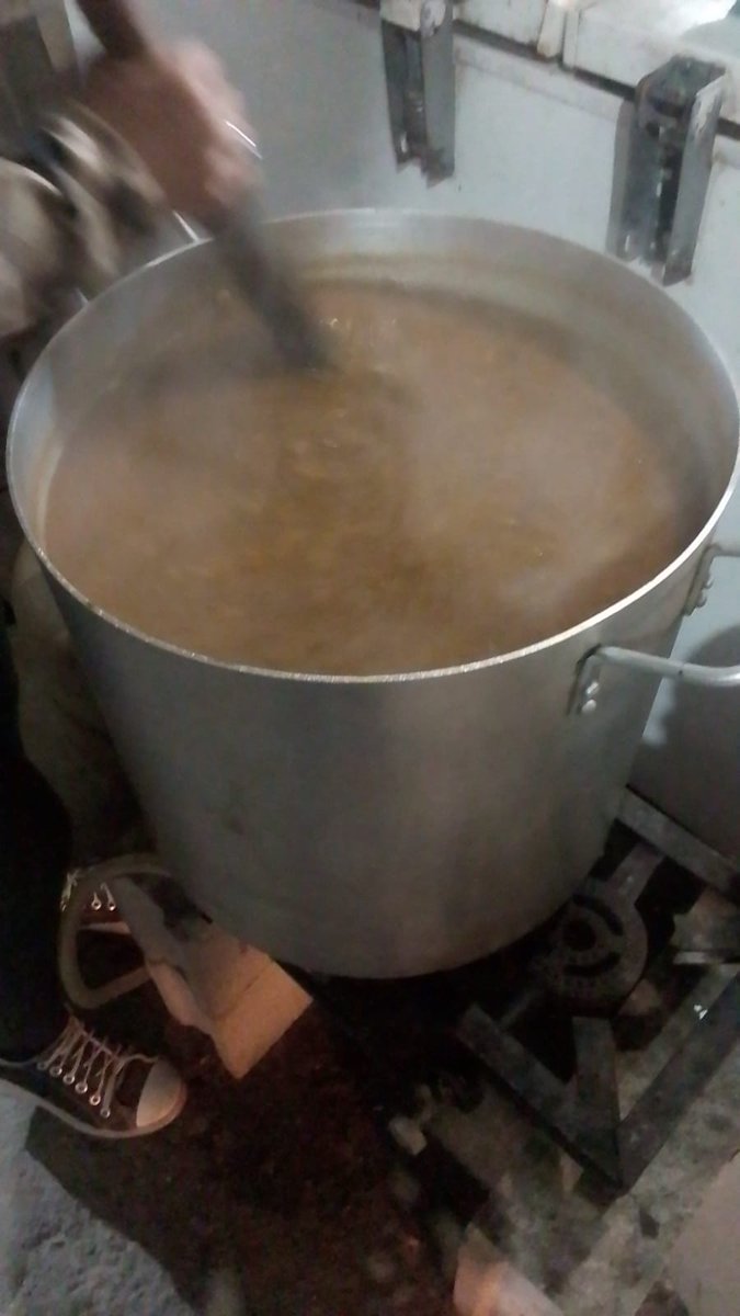 Atención se necesita pulpa de tomate,  sal ,  lentejas ,salsas ,arroz ,fideos,  para poder seguir cocinando para los peques en está difícil situación.<a href="/1891Familia/">Mauricio🌑🌕PEÑAROL 1891</a> <a href="/EMolinari_1891/">Lenny</a> <a href="/emopiccini/">Emo #1891</a> <a href="/LucianaSanturi8/">Luciana Santurio 1891</a> <a href="/Lucia03899281/">carbonera lu 1891 💛🖤</a>