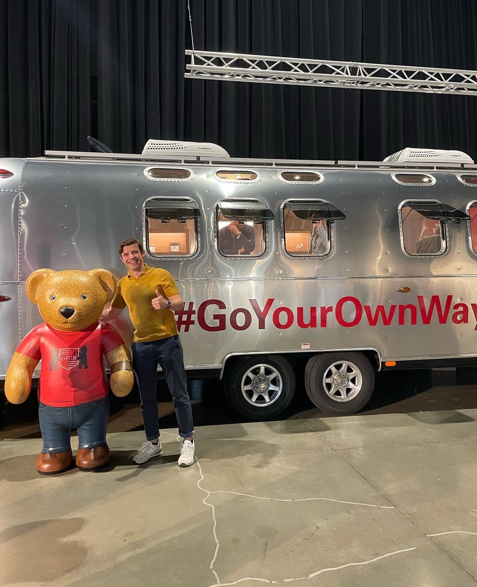 seattleartfair's tweet photo. Day 2 is on! Join us &amp; Oris Bear from @oriswatches in celebrating creativity at #SeattleArtFair today 12–8pm.

Get tickets via https://t.co/rKqDbjXbnp https://t.co/syS2IMZFAY